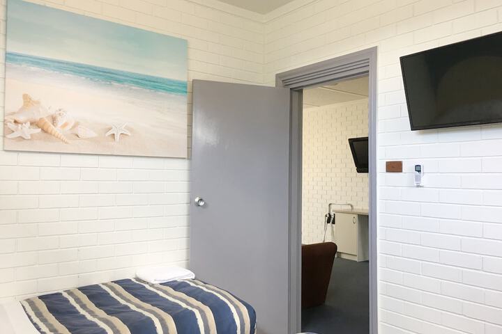 Room 27 of 79