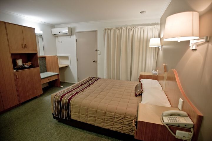 Room 6 of 35