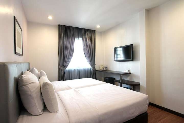Room 9 of 29