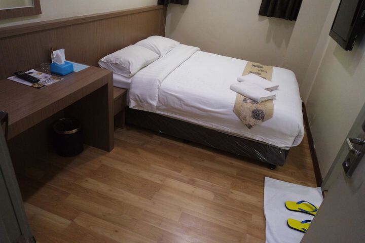Room 8 of 23