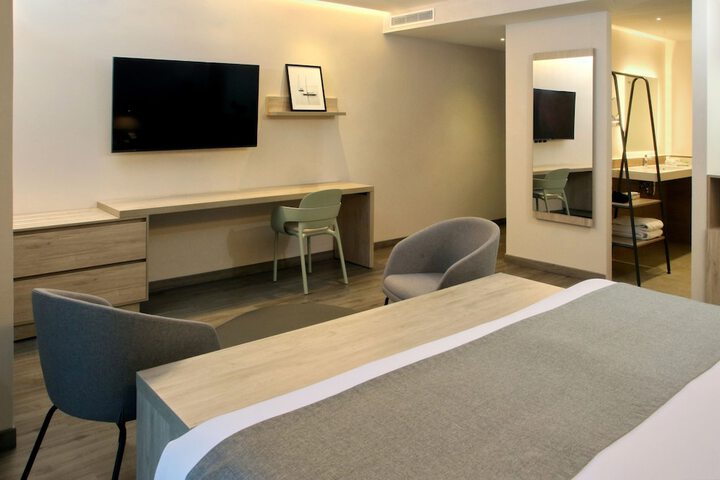 Room 28 of 81
