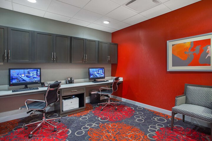 Business Center 31 of 33