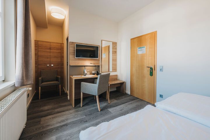 Room 6 of 36