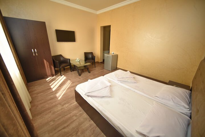 Room 11 of 25