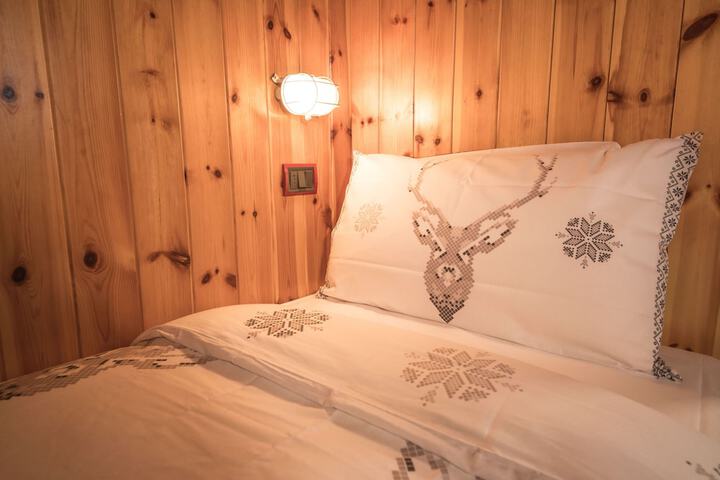 Room 4 of 50
