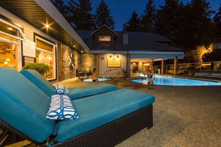 Hotel with Pool