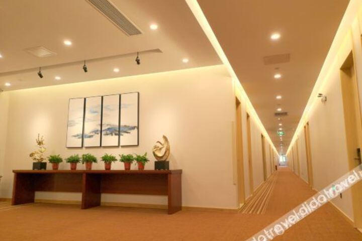 Hotel Interior 4 of 13