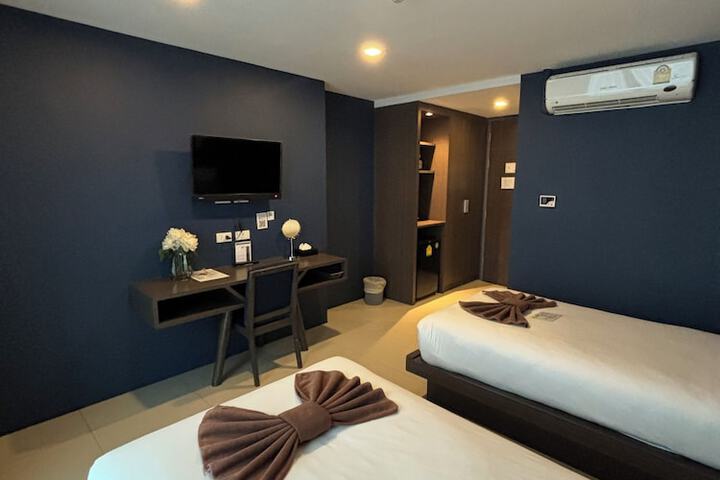Room 12 of 33