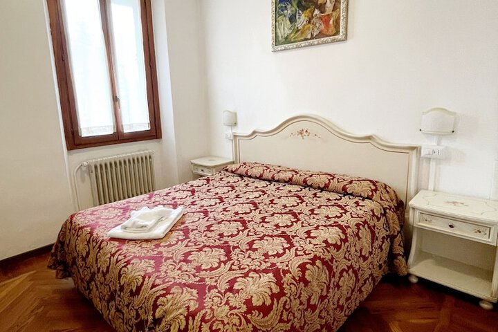 Room 8 of 38