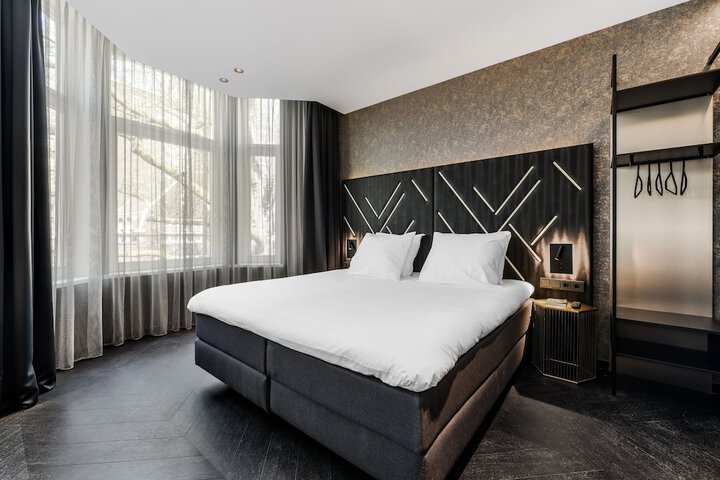 Room 6 of 44