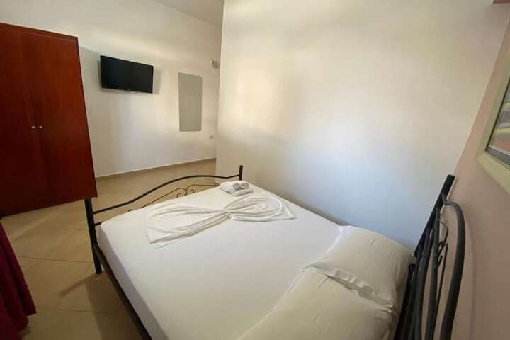 Room 12 of 24