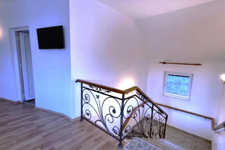Room 10 of 21