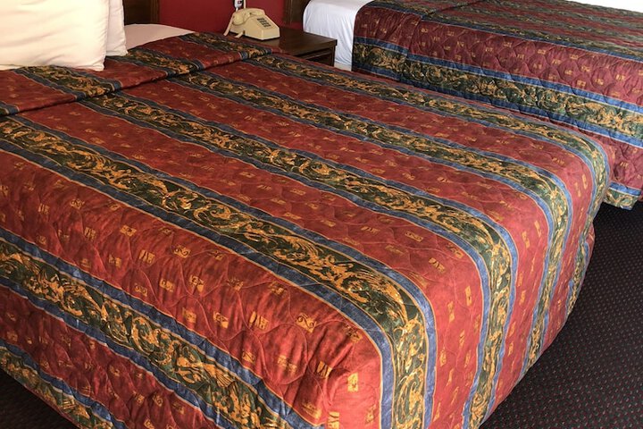 2 Double Beds (8 of 12)