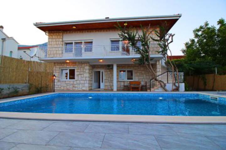General 2 of 72