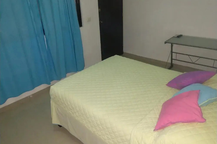 Room 4 of 18