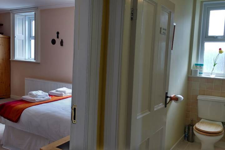 Room 25 of 28
