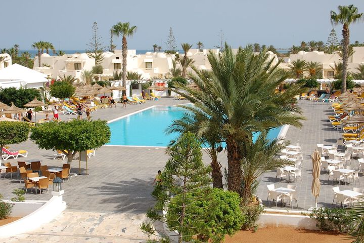 Hotel with Pool