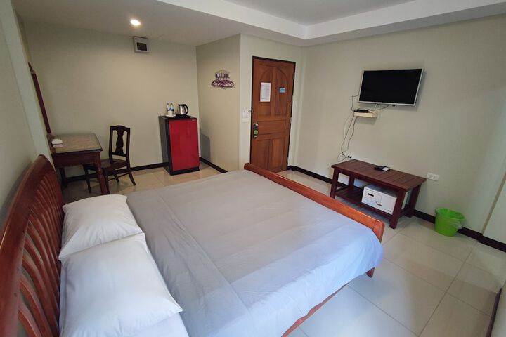 Room 10 of 14