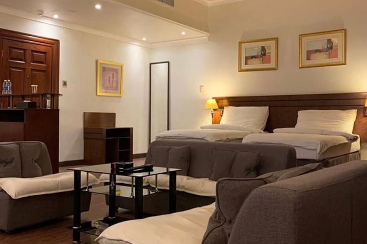 Room 10 of 37
