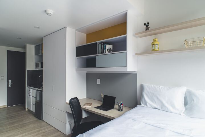 Room 18 of 108
