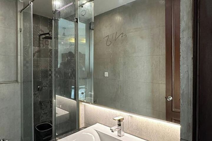 Room 17 of 22