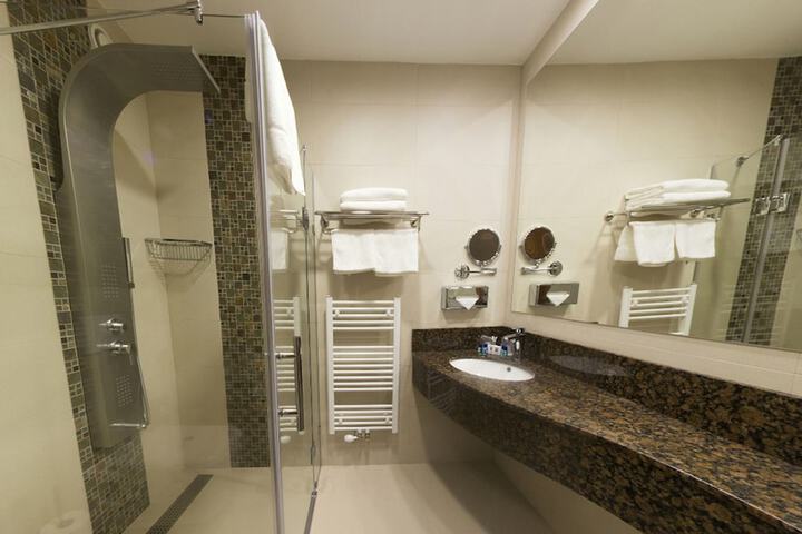 Room 18 of 48
