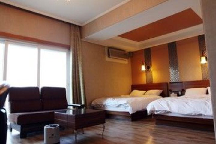 Room 10 of 25