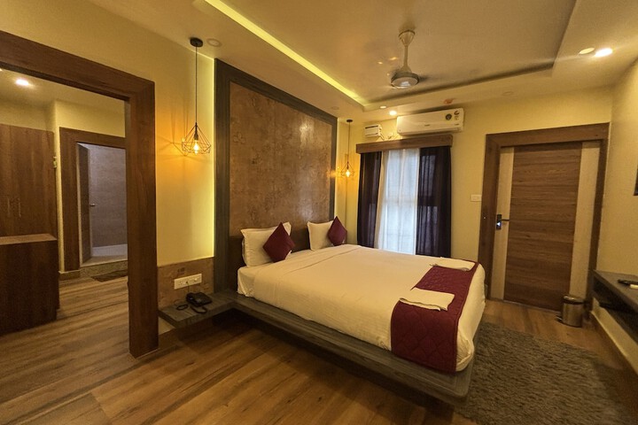 Room 16 of 28