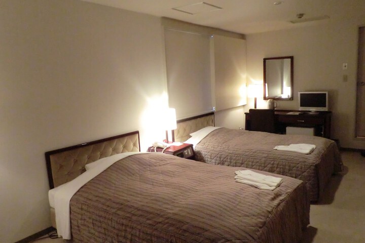 Room 9 of 30