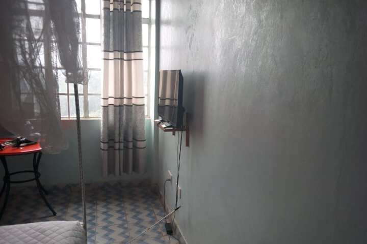 Room 8 of 18