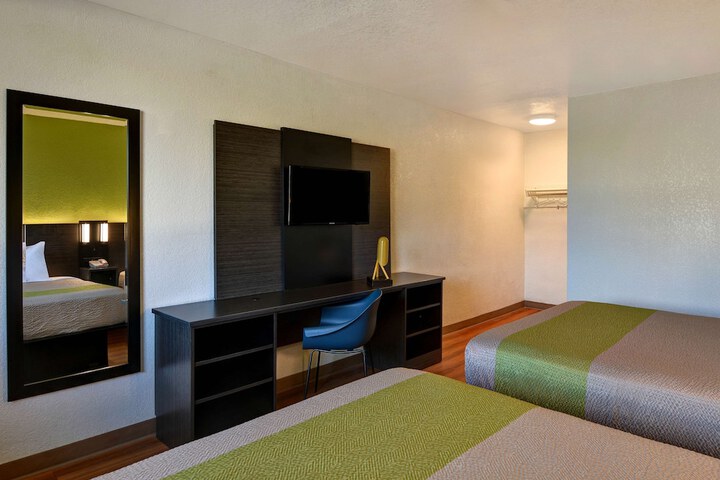 2 Queen Beds (5 of 24)