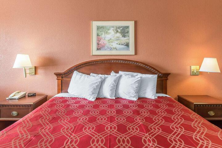 1 King Bed (9 of 9)