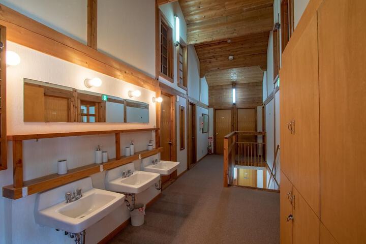 Room 13 of 18