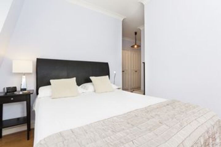 Room 8 of 20