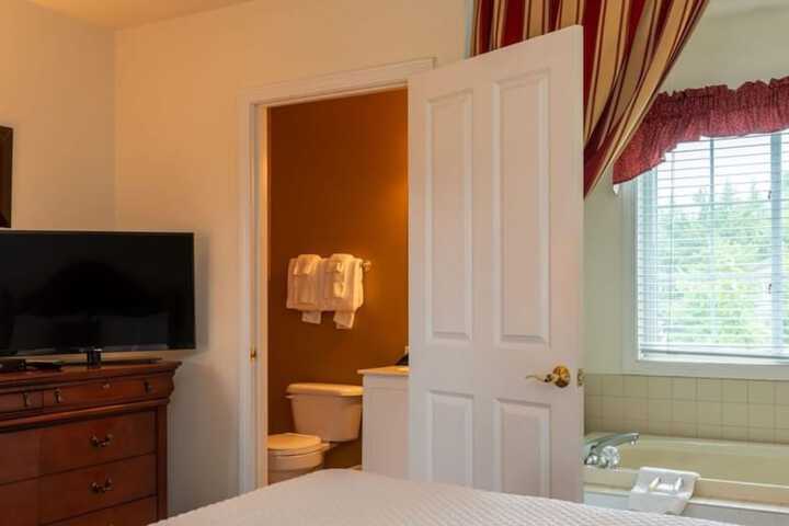1 King Bed Resort View (1 of 40)