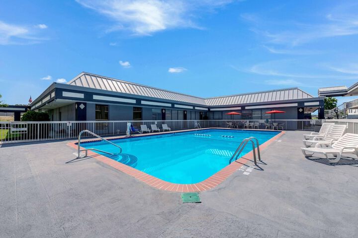 Hotel Pool