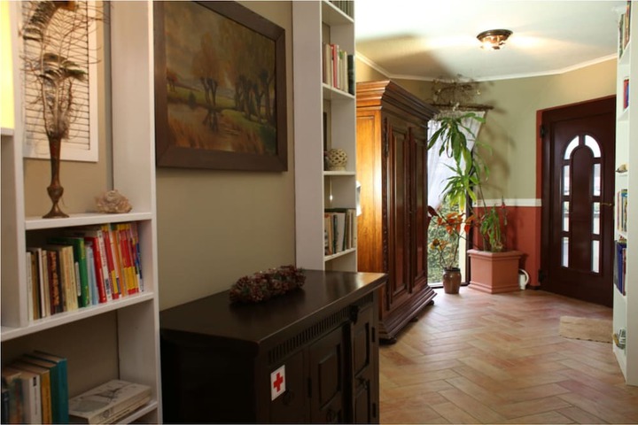 Room 4 of 77