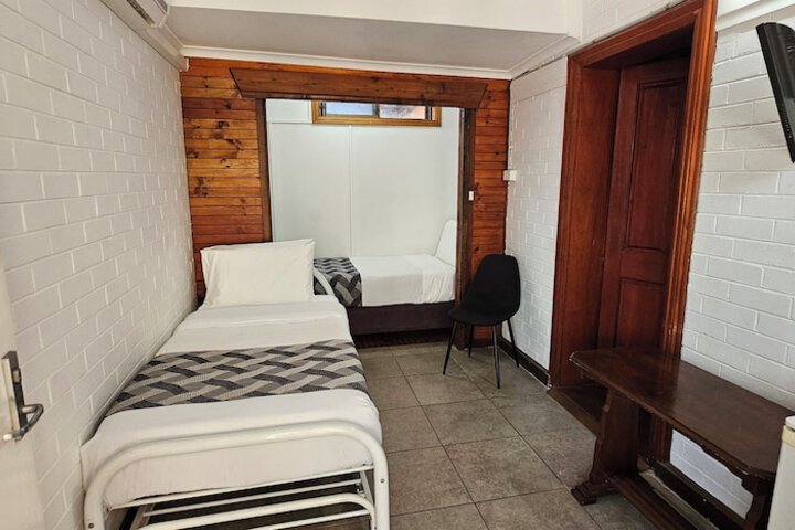 Room 16 of 48