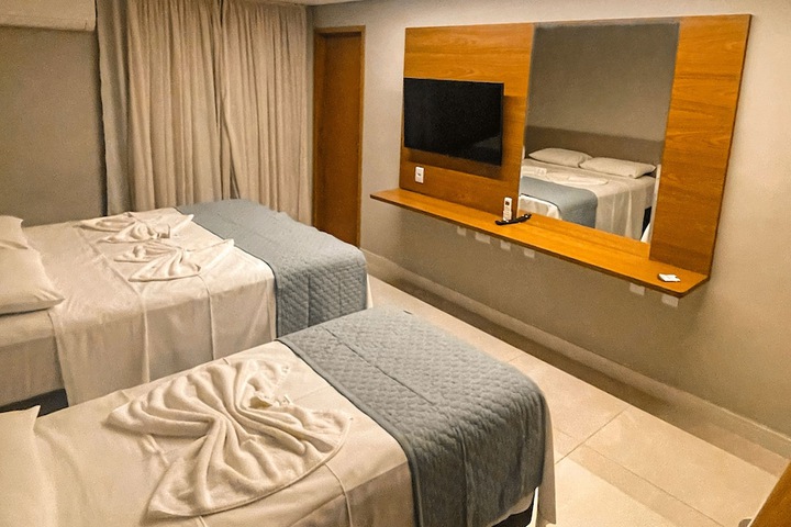 Room 6 of 25