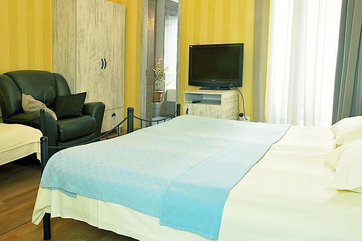 Room 14 of 96