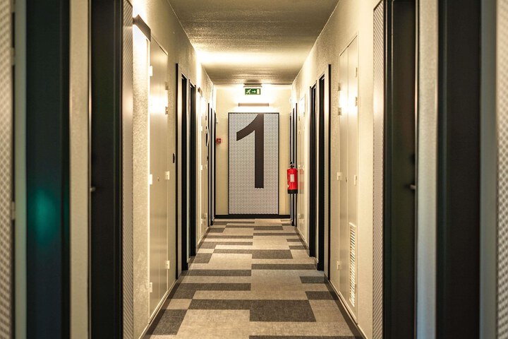 Room 25 of 62