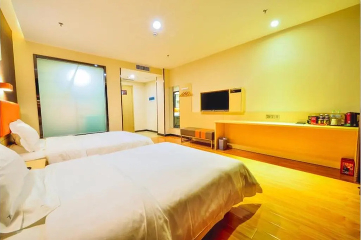 Room 5 of 12