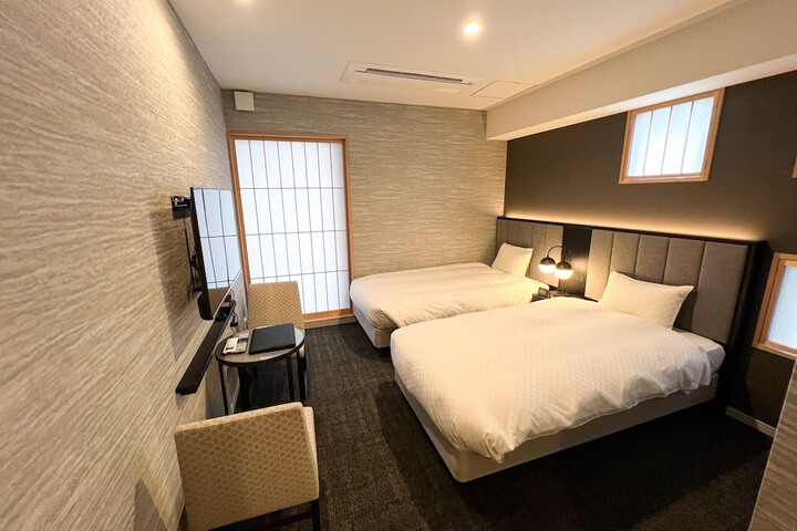 Room 27 of 60