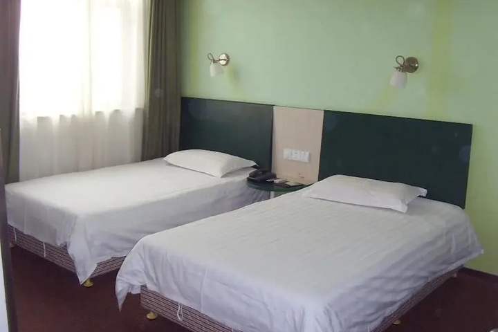 Room 7 of 9