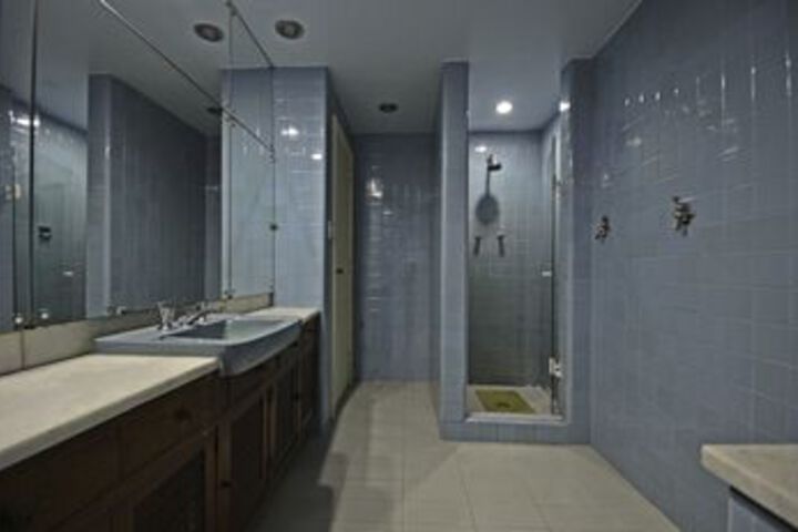 Room 3 of 21