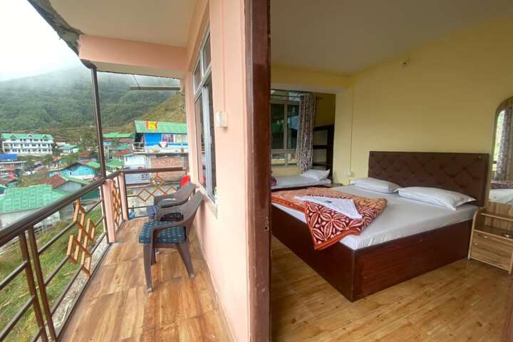 Room 9 of 18