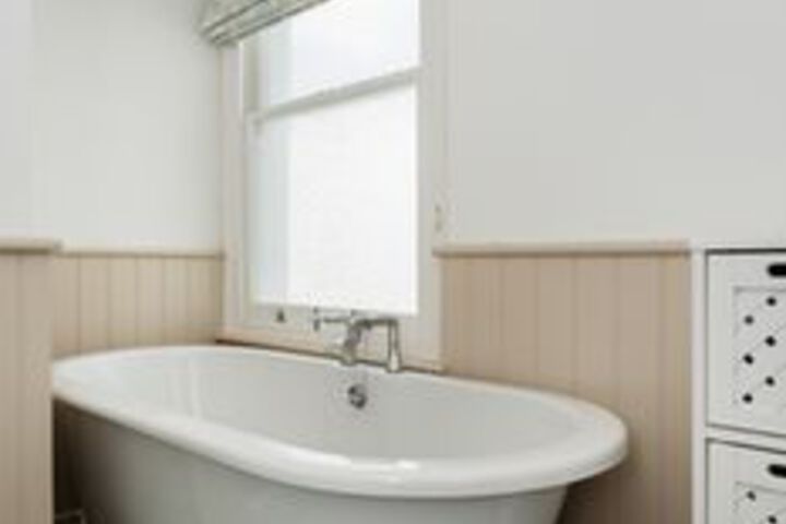 Room 5 of 16