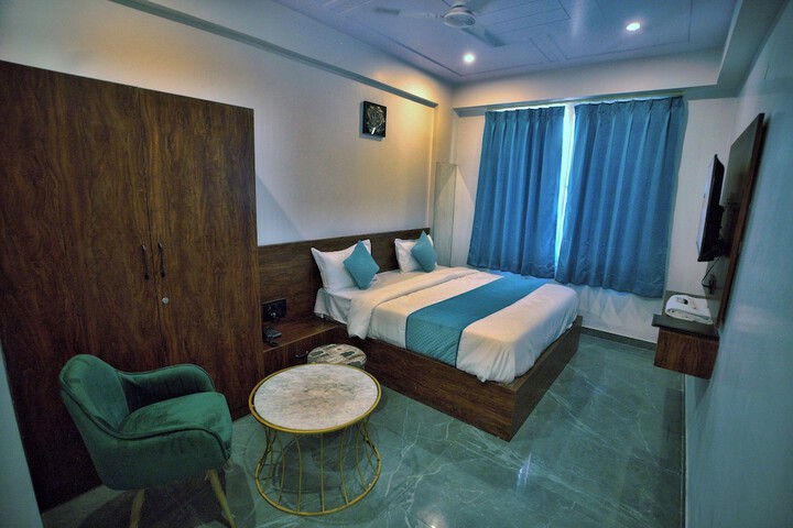 Room 30 of 33