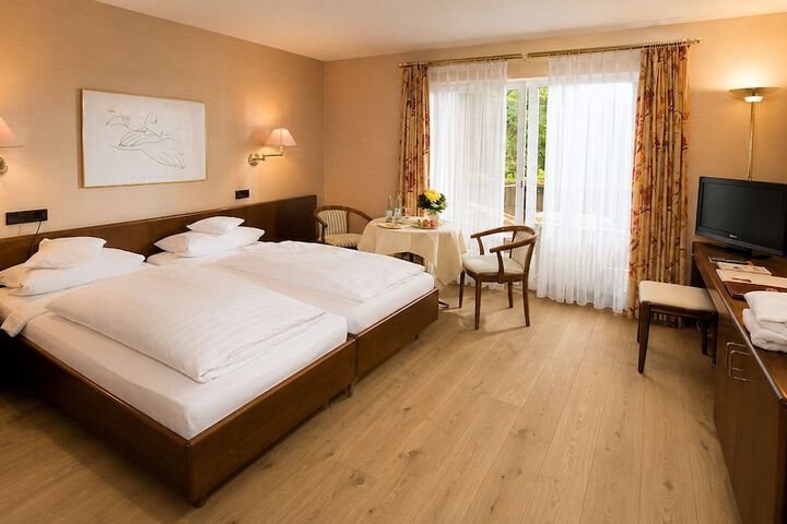 Room 3 of 10