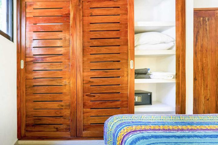 Room 3 of 70